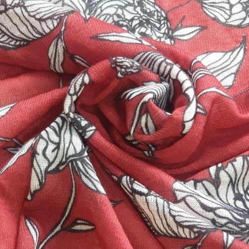 Плетиво червено с флорална щампа